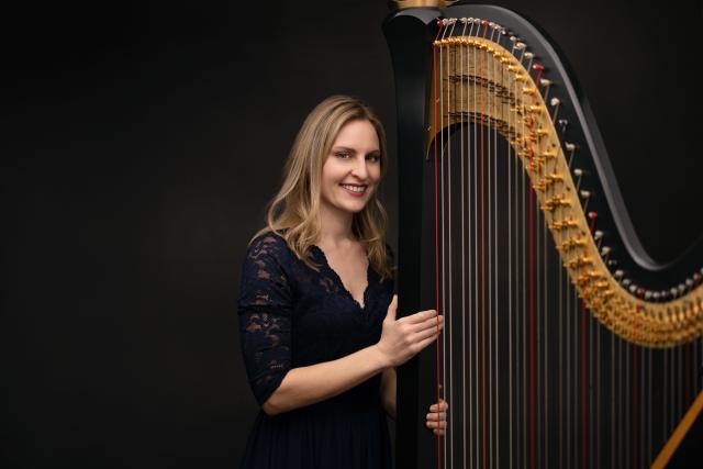 Classical and contemporary Harp music for Weddings, Corporate events and Art Shows