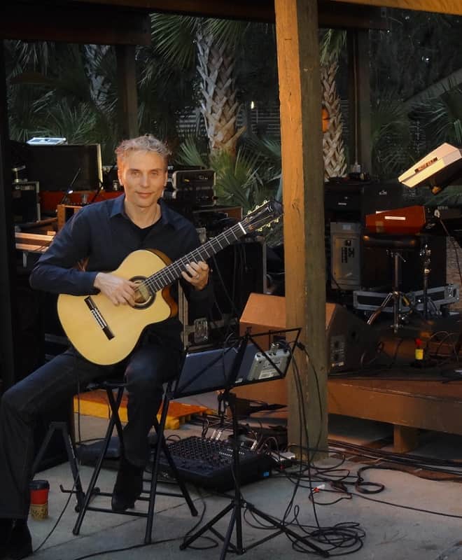 FLAMENCO GUITARIST WITOLD