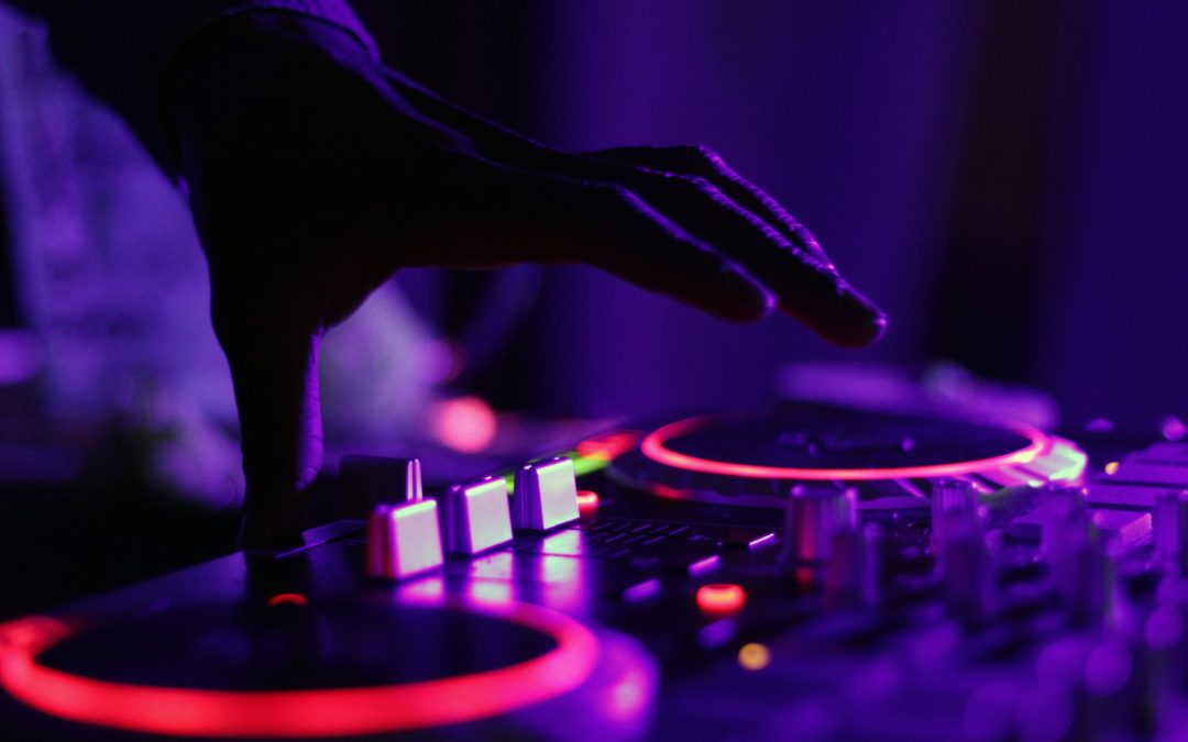 5 Things to Think About When Planning Live Wedding Reception Entertainment