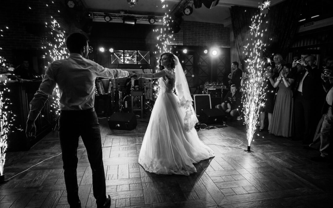 5 Good Reasons to Hire a Wedding DJ: No. 3 May Surprise You!
